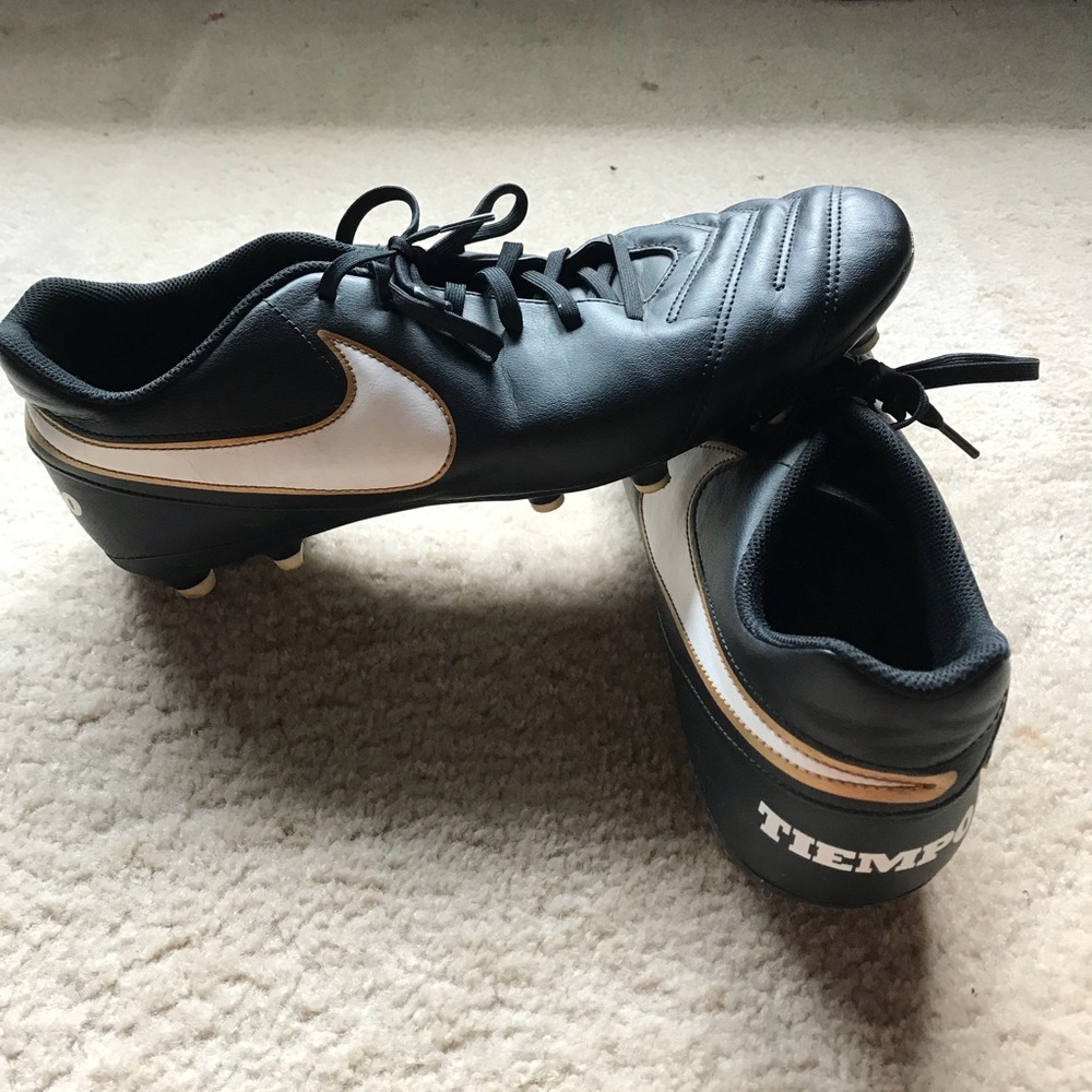 Men’s Nike Tiempo Soccer Cleats Sz 13